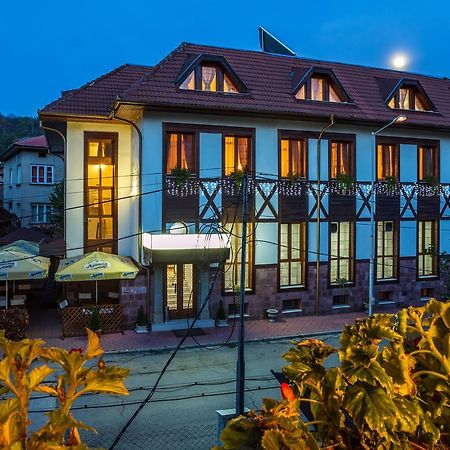 Family Hotel Teteven Exterior photo