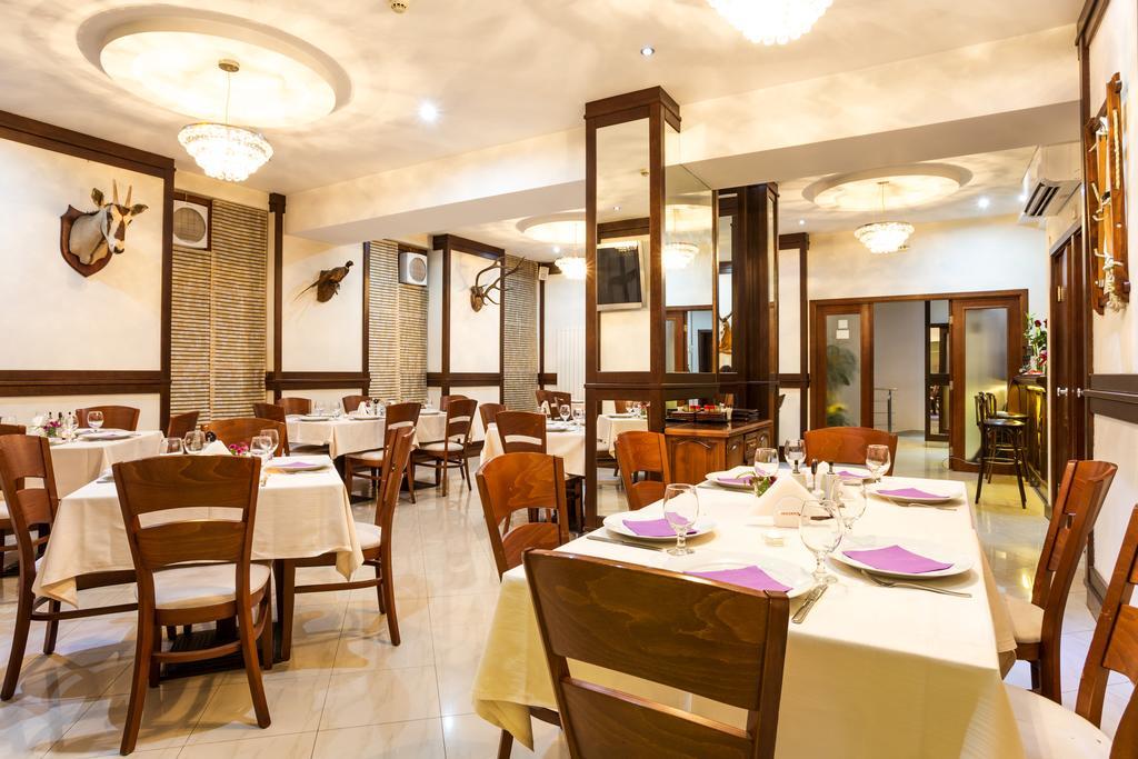 Family Hotel Teteven Exterior photo