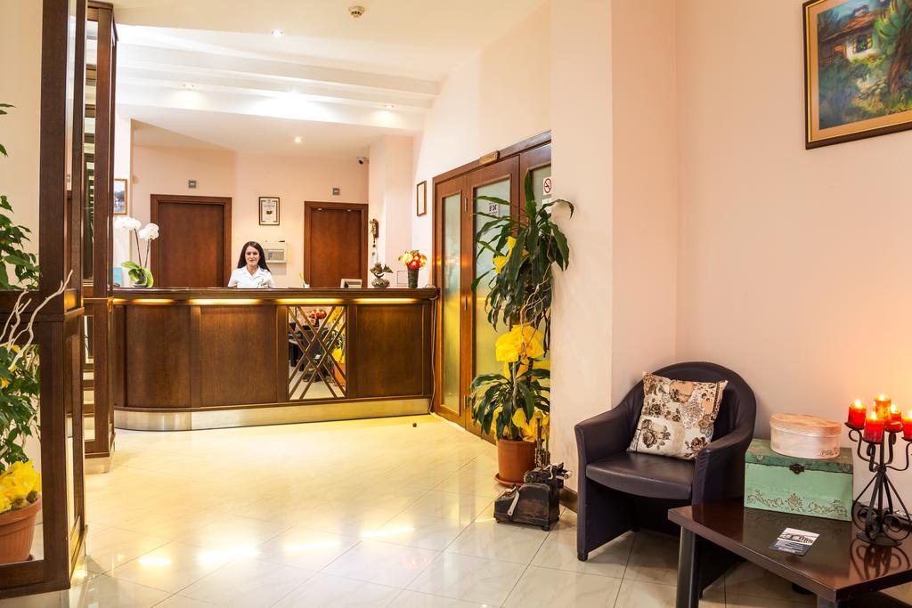 Family Hotel Teteven Exterior photo